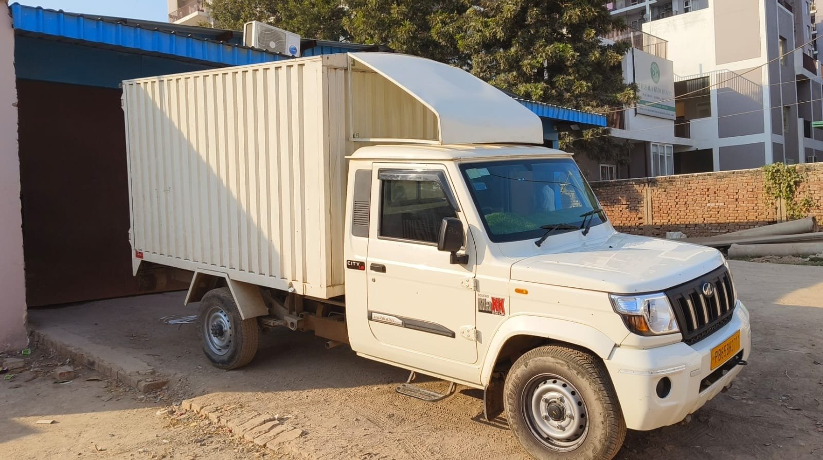 Container Truck Available at Piyush Cargo